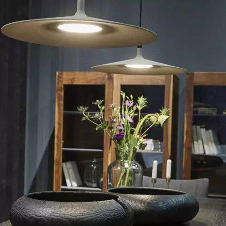 Suspension design LED avec abat-jour chapeau en ciment gris