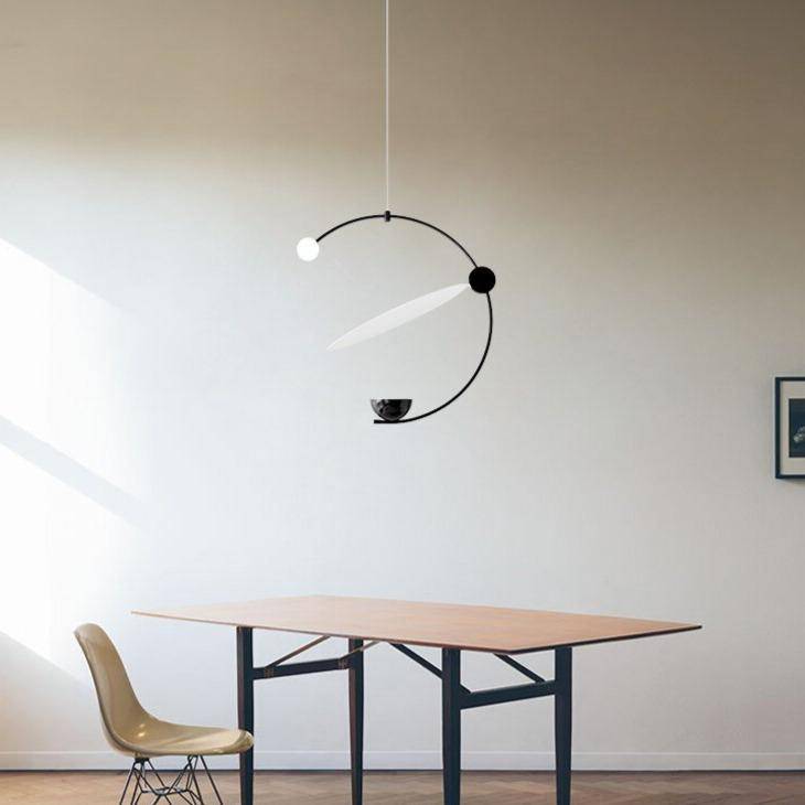 Suspension design LED avec arc de cercle noir et boule lumineuse Creative
