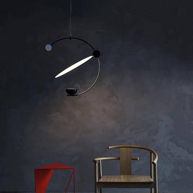 Suspension design LED avec arc de cercle noir et boule lumineuse Creative