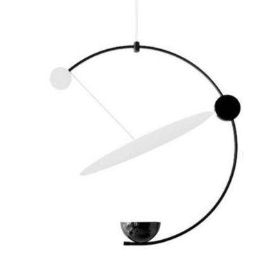 Suspension design LED avec arc de cercle noir et boule lumineuse Creative