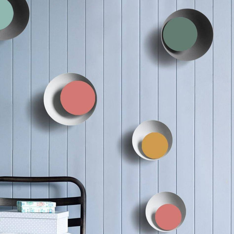 Applique murale moderne LED en métal et disque coloré