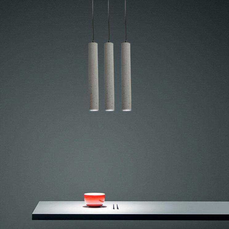 Suspension design LED allongée en ciment gris