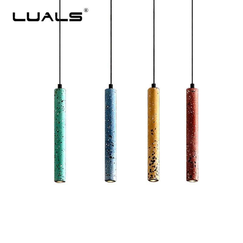 Suspension design LED allongée en ciment terrazzo coloré