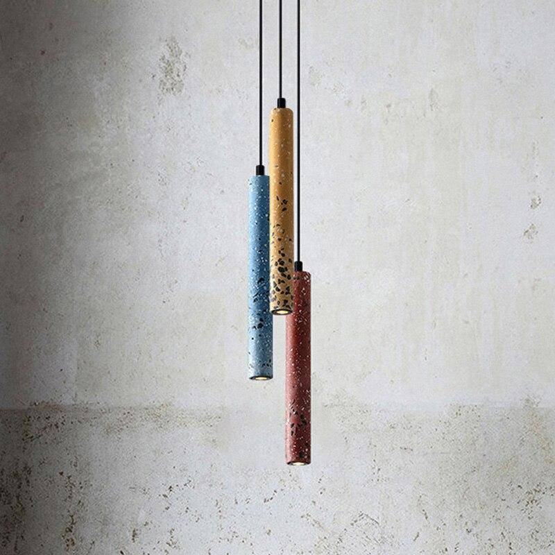 Suspension design LED allongée en ciment terrazzo coloré