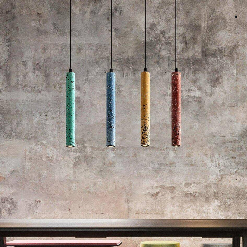Suspension design LED allongée en ciment terrazzo coloré