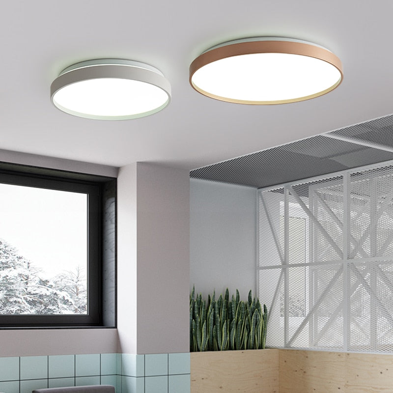 Plafonnier moderne LED métallique circulaire et fin Glenn