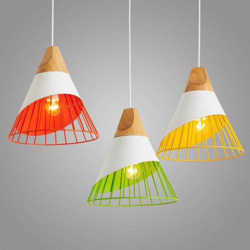 Suspension conique en bois et cage colorée en aluminium