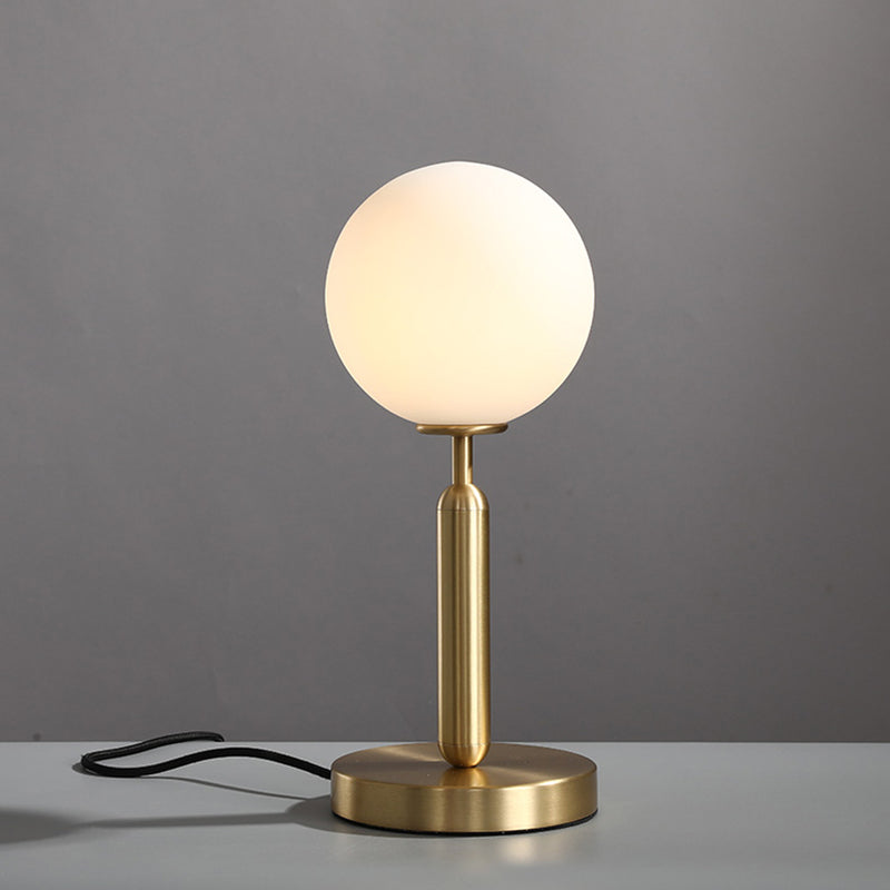 Table lamp with round light and gold base Ivy