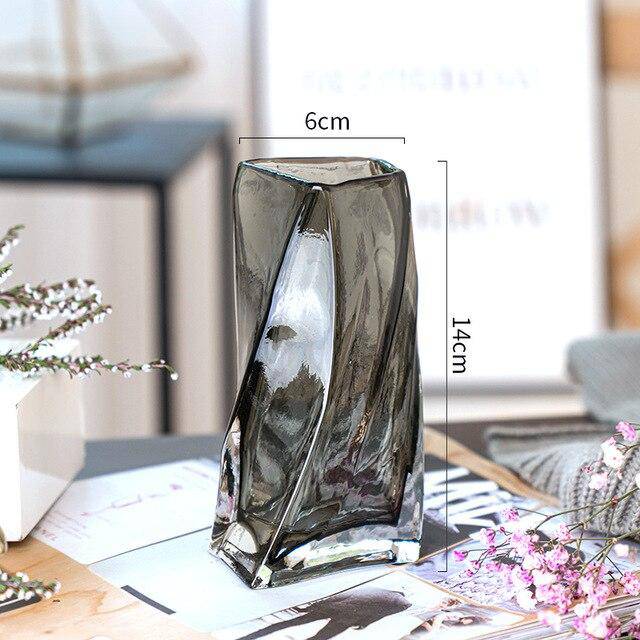 Vase en verre design au style géométrique Urna