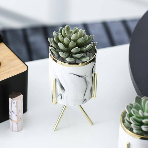 Marble design vase with metal stand Loli Déco