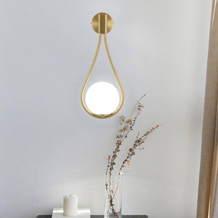 Lámpara de pared design con LED dorado y bola de cristal blanco Sombra