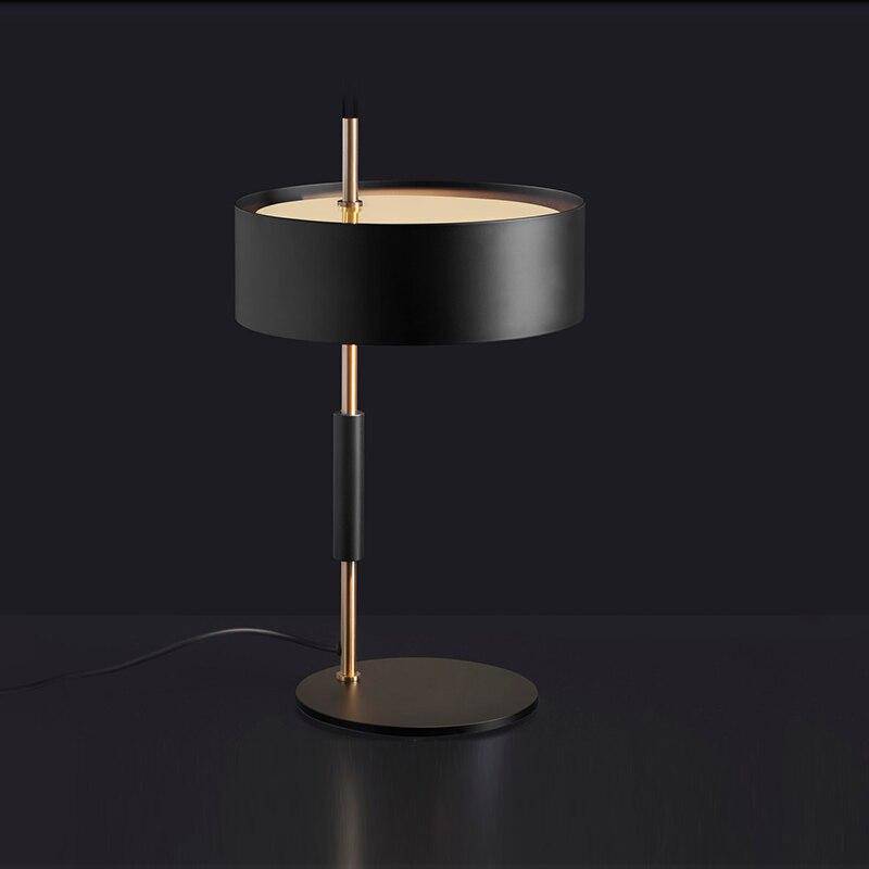 Lampe à poser design à LED en métal doré et finitions noires Loft