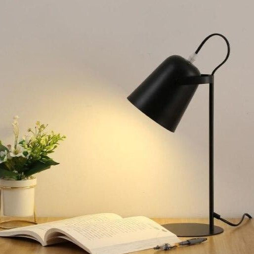 Lampe de bureau moderne avec abat-jour cylindrique coloré Ullysa