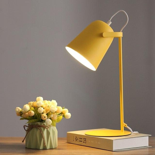 Lampe de bureau moderne avec abat-jour cylindrique coloré Ullysa - vue 9 sur 10