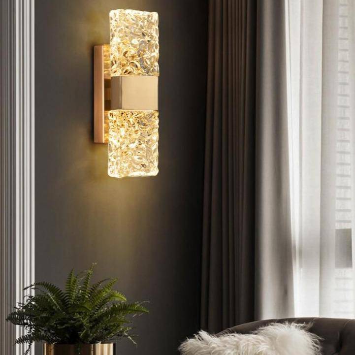 Applique murale design à LED en verre cristal et cube doré Loft - vue 2 sur 6