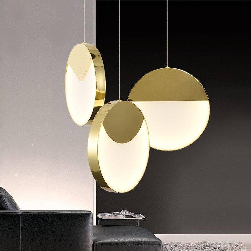 Suspension design LED avec disque aux bords épais dorés