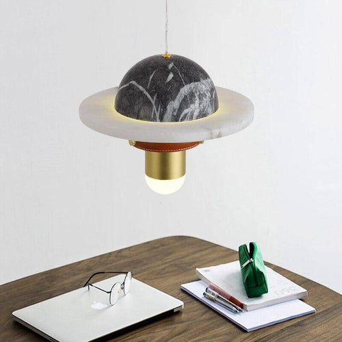 Suspension design à LED en marbre noir et blanc et métal doré - vue 3 sur 9