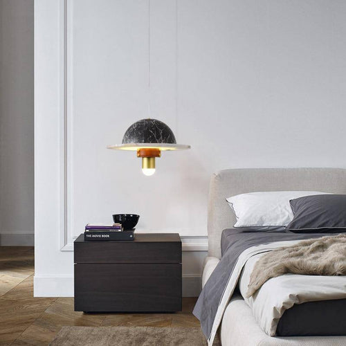 Suspension design à LED en marbre noir et blanc et métal doré - vue 5 sur 9