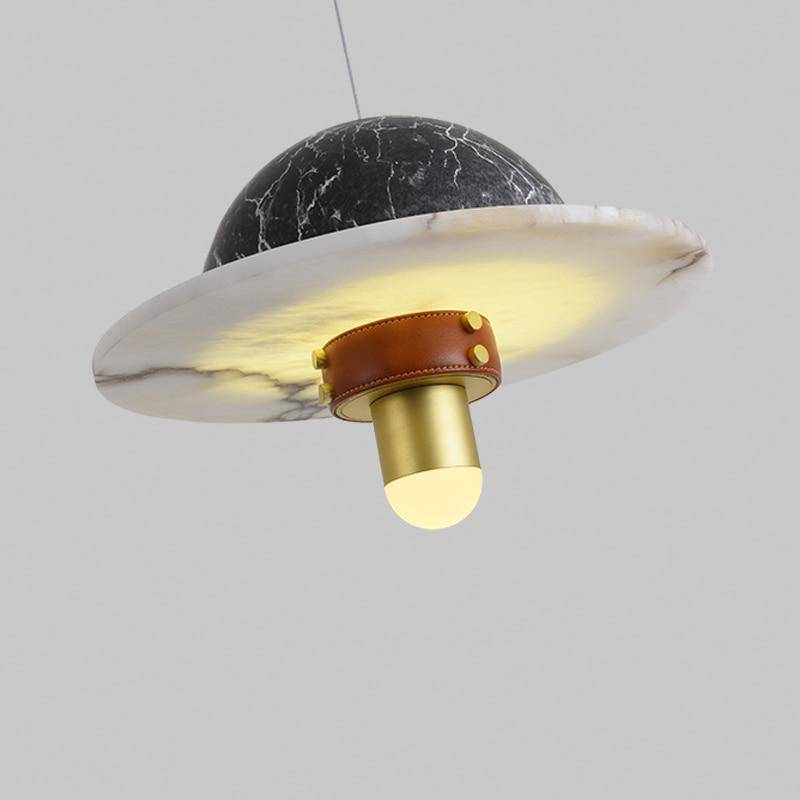 Suspension design à LED en marbre noir et blanc et métal doré - vue 6 sur 9