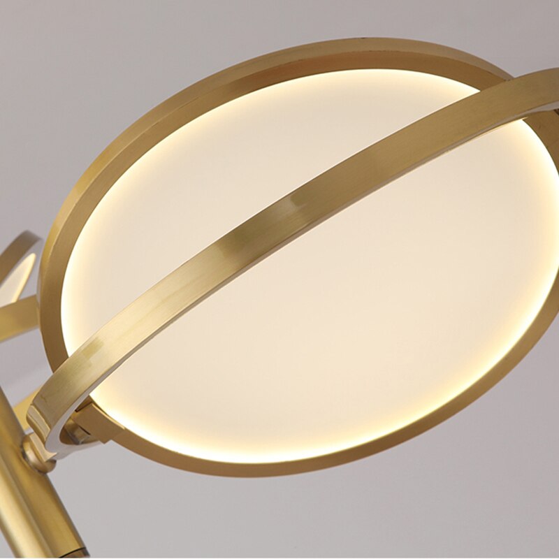 Design chandelier in gold metal with round lamp Skalla