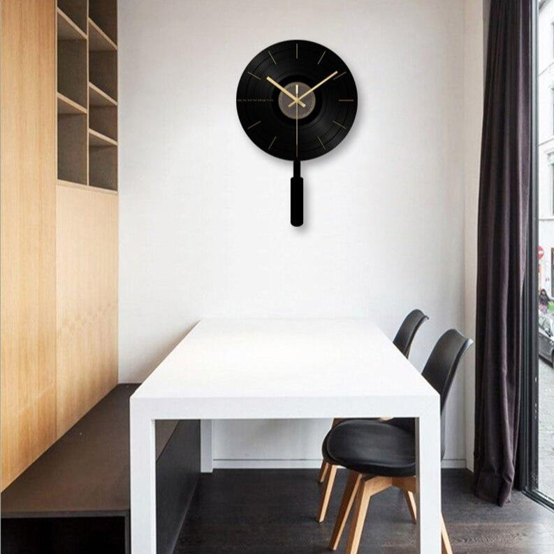 Horloge murale ronde design noire et aiguilles dorées 30cm