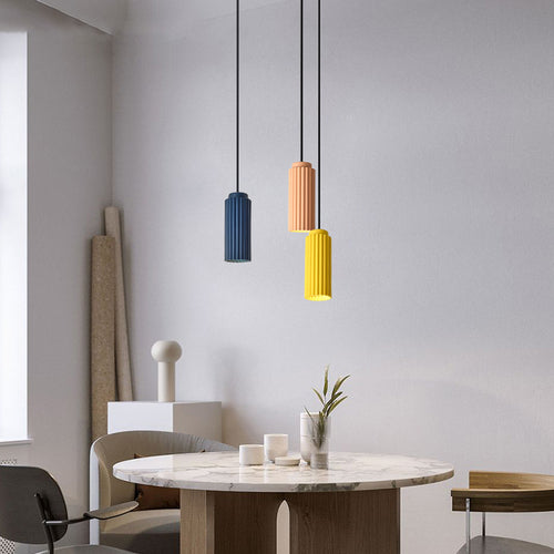 Suspension moderne LED avec abat-jour en tube coloré Kinna