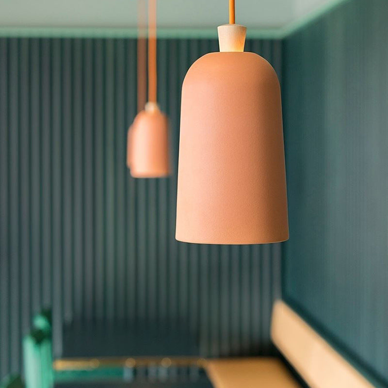 Lámpara de suspensión escandinavo con sombra de metal y madera Maloe