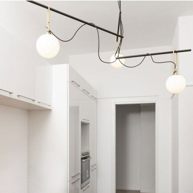Lustre moderne LED avec un globe en verre Aitné