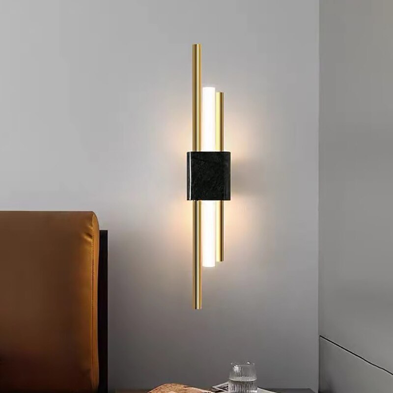 Lámpara de pared design LED con barra de metal dorada Xeres