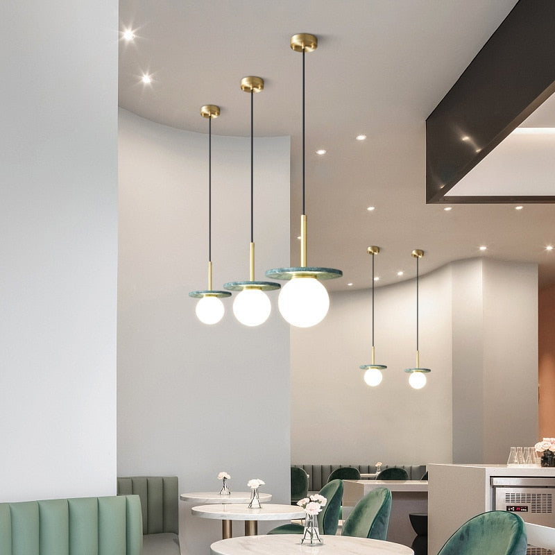 Suspension design avec abat-jour plat en marbre Gianna - vue 6 sur 12