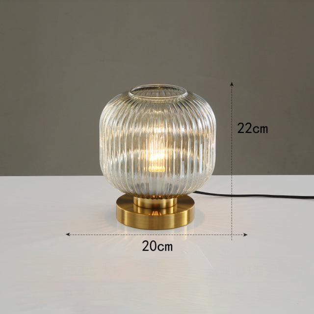 Lampe à poser cylindrique en verre coloré et base dorée Quinn