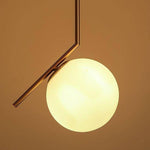 Suspension dorée à LED avec lampe en boule