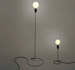 Lampadaire minimaliste sur pied