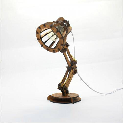 Lampe de bureau en bois style Pixar rustique