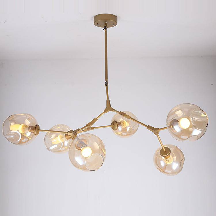 Lustre design doré avec boules de verre Lindsey