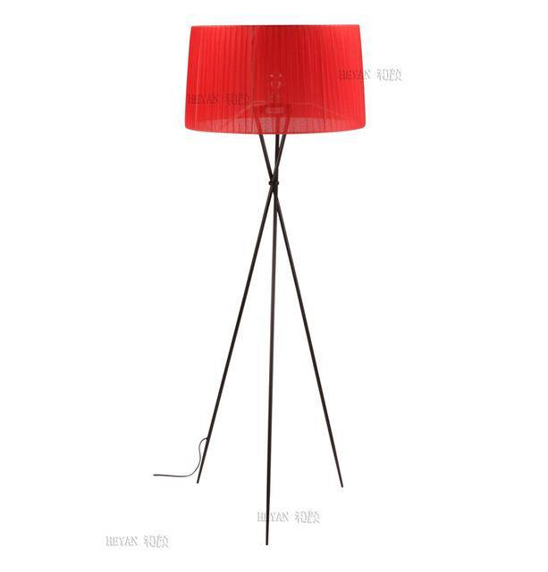 Lampadaire avec pieds croisés et abat jour en tissu rouge Nordic