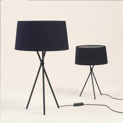 Lampe de chevet avec pieds croisés et abat jour en tissu noir Nordic