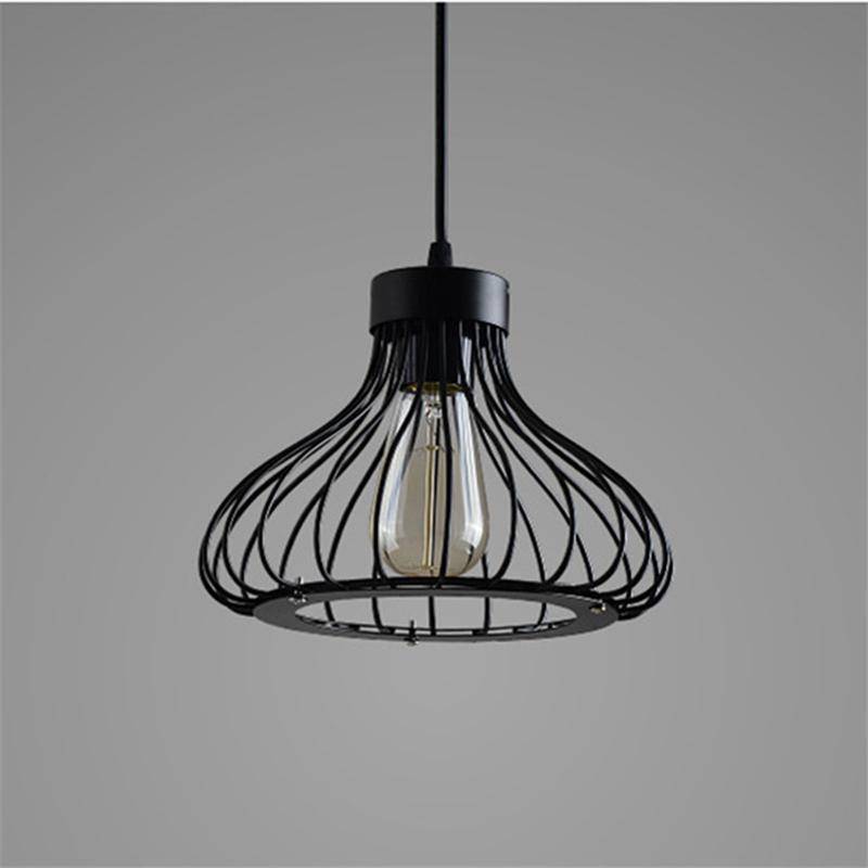 Suspension design industriel avec lampe en cage