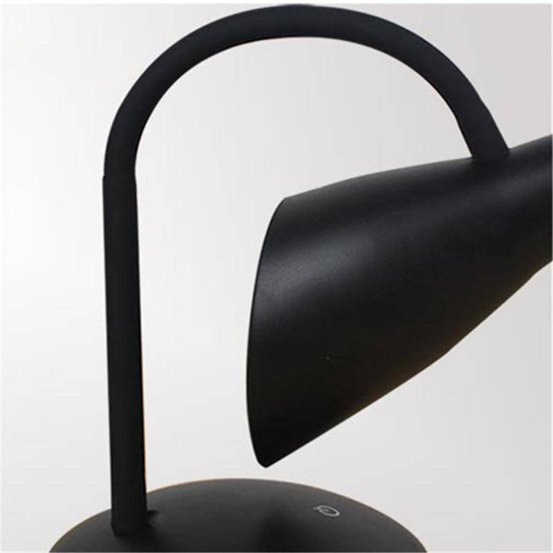 LED desk lamp USB connection (black or white)