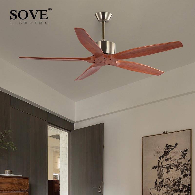 Ceiling fan with wooden propellers