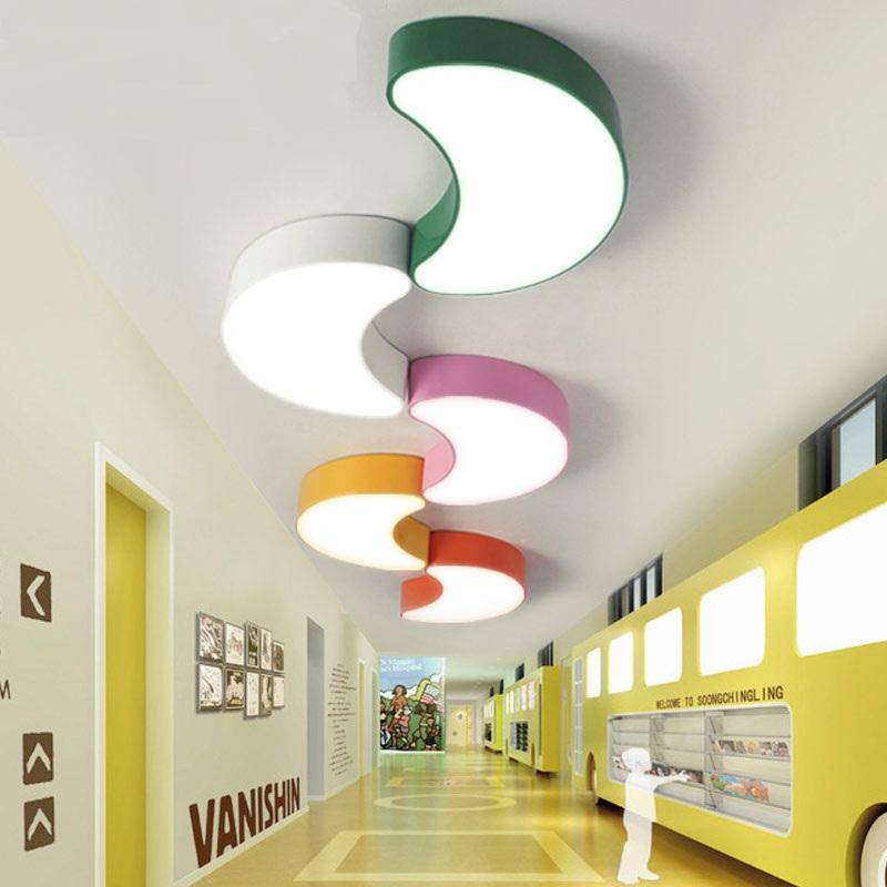 Child LED Ceiling lamp in the shape of a moon (several colors)