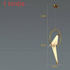 Suspension design LED oiseau dans cerceau doré