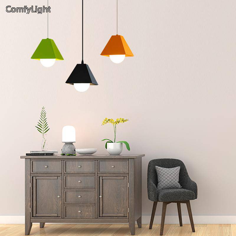 Suspension LED triangulaire de couleur