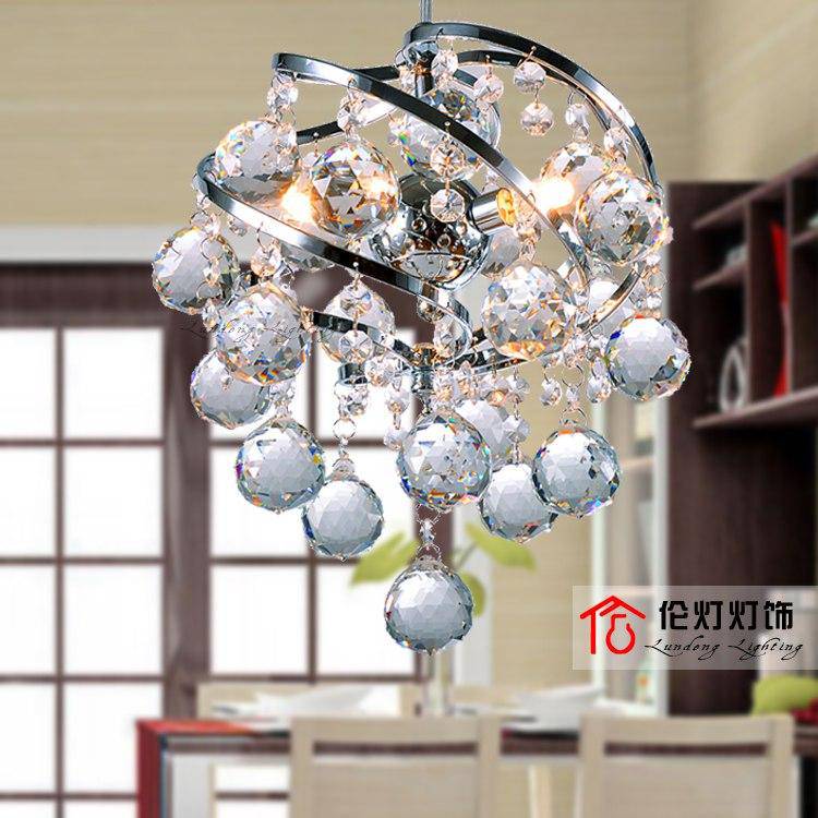 Suspension design moderne en cristal et boules - vue 4 sur 5