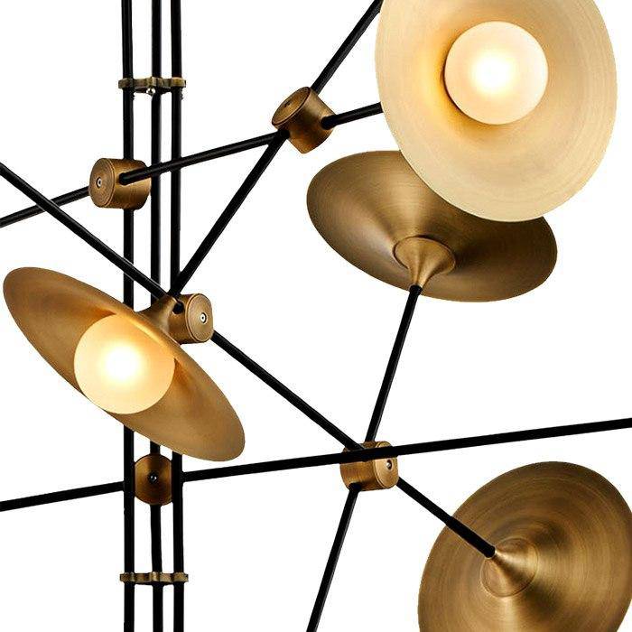 Araña design con brazos articulados y lámparas doradas Modern