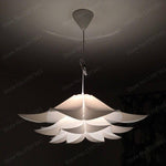 Suspension design en pétales de fleur blanche moderne