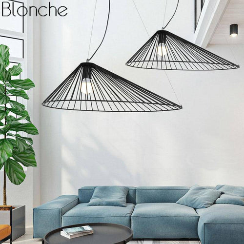 Suspension design à LED chapeau de paille noir