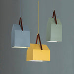 Suspension design en forme de maison de couleur