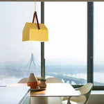 Suspension design en forme de maison de couleur