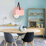 Suspension design en forme de maison de couleur